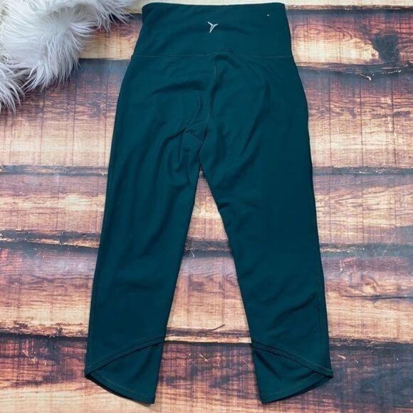 $5 SALE!  Old Navy Active Green Crops - Picture 5 of 7